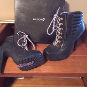 Boutique 9 arael boots size 7 like new color black